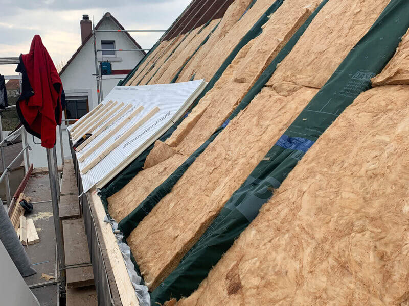 Steildacharbeiten, Dämmung bei Dachsanierung